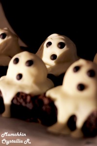 halloween-sweet-ghost-brownies-marshmallows-chocolate-crystallia-recipe-ingolden.gr