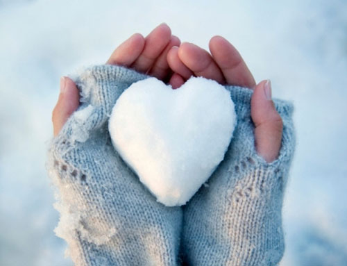 i-kardia-mou-heart-quotes-snow-winter-hands-woman-inGolden.gr