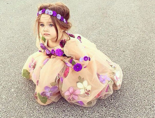 to-mistiko-quotes-kid-inGolden.gr-girl-cry-flowers