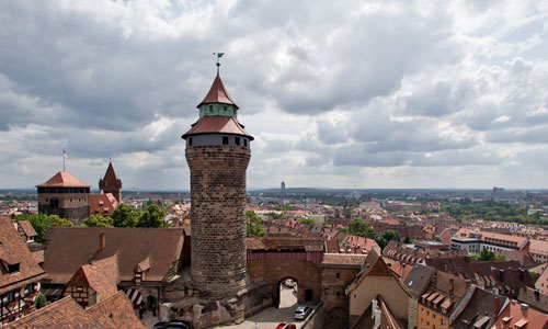 nyrembergh-mia-mageytikh-polh-kastro-kaiserburg-ingolden-gr