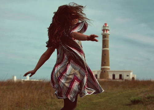 faros-zois-ingolden.gr.girl-lighthouse-wind-blow-quotes