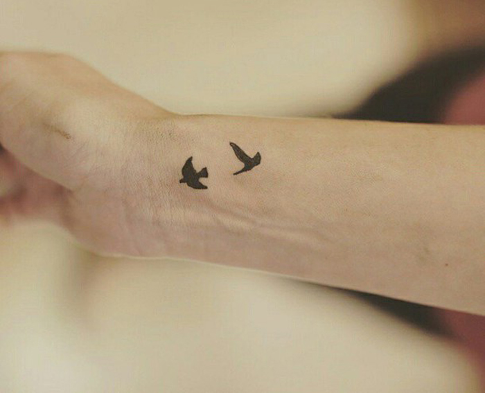 perifanos-ingolden.gr-hands-birds-tatoo-fly-quotes
