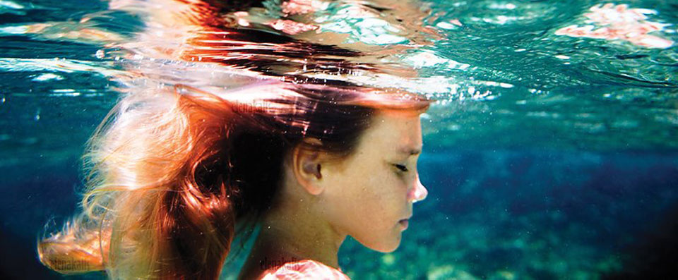 kalokairi-mesa-mas-summer-inside-sea-hair-girl-swimm-ingolden.gr
