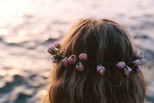 ayto-pou-dialekasate-quotes-today-girl-woman-sea-flowers-hair