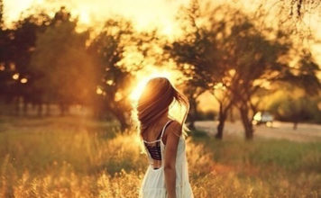 poios-tha-me-stamatisei-ingolden.gr-woman-light-sun-quotes-daylight